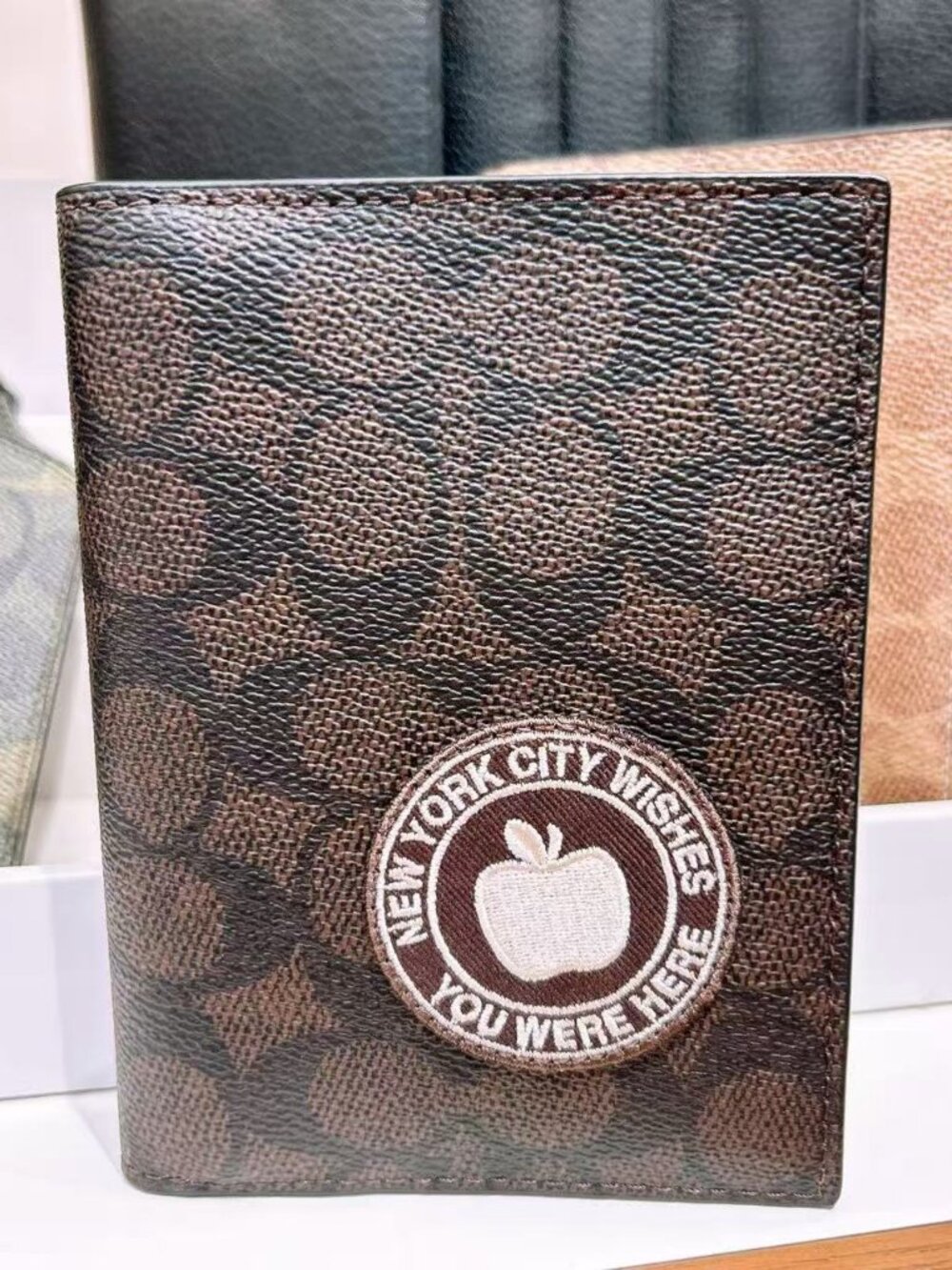 NWT Coach Passport Card Case In Signature Canvas With Patches CFR97